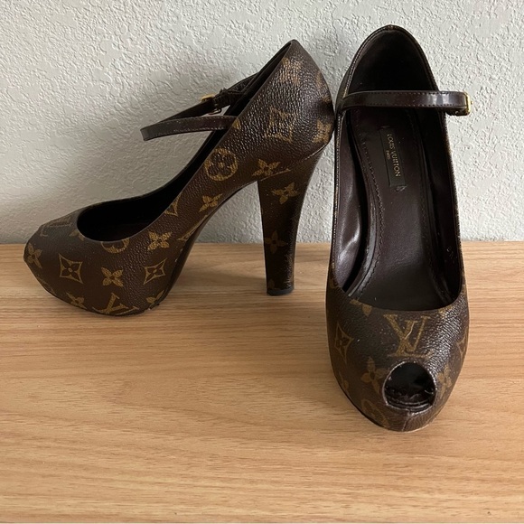 LOUIS VUITTON sz 36 US 6 Monogram Canvas Brown Platform Heels Fetish Vanity Pump - Picture 1 of 14